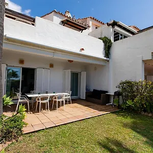 https://casa-1-linea-de-playa-marbella.1costadelsol.com